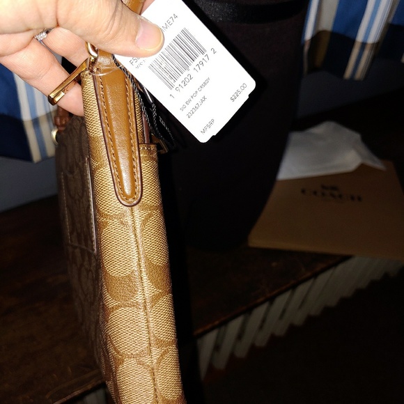 NWT Signature Crossbody with Pouch - Picture 4 of 6